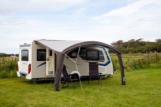 Sky Link Vorzelt als Sonnensegel montiert