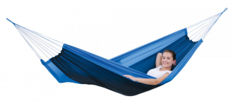 Hängematte SilkTraveller ocean aufgehängt