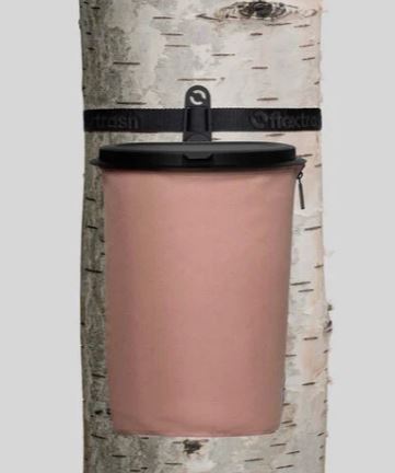 Flextrash Treehugger montiert am Baum