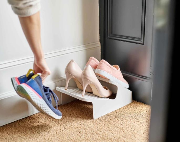 Shoe- IN Shcuhregal mit Schuhen